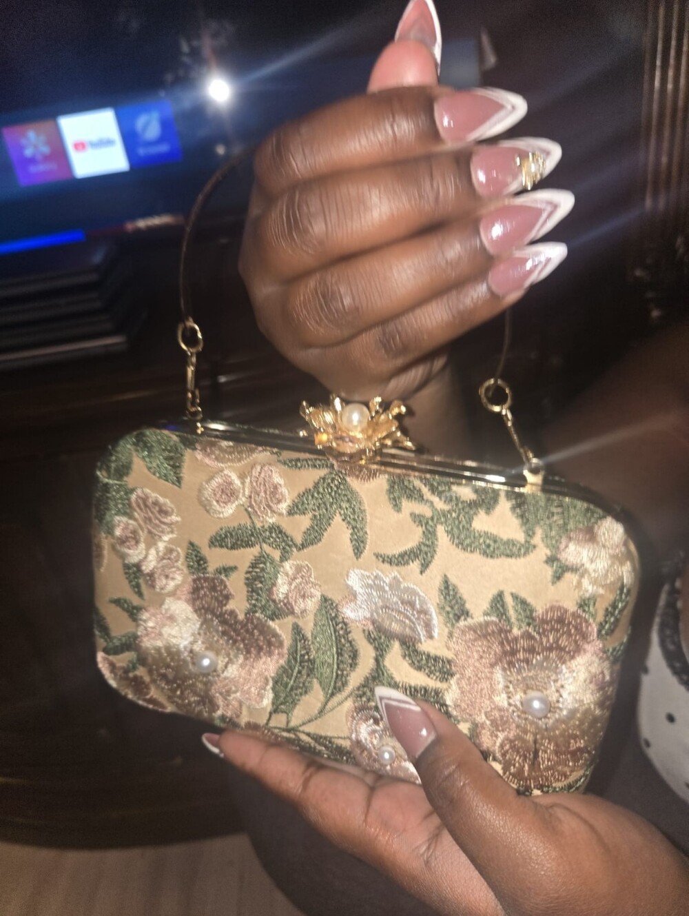 Elegant Floral Embroidered Evening Clutch - Gold and Green - Picture 3 of 5